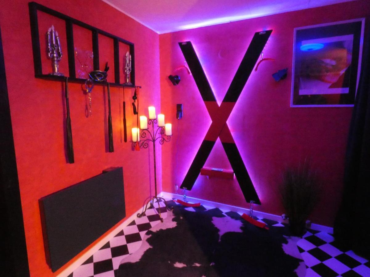 Love Room Le Rouge Et Noir Barr Eksteriør bilde