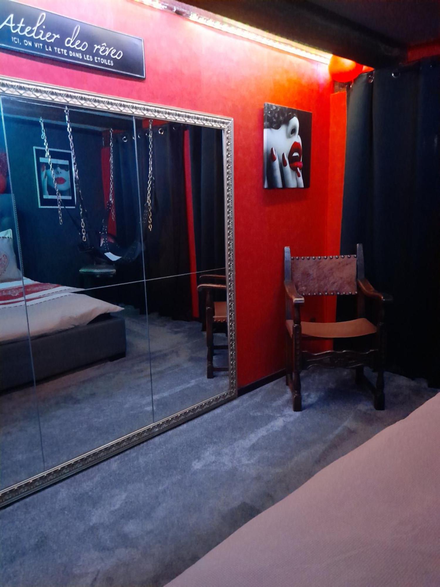 Love Room Le Rouge Et Noir Barr Eksteriør bilde