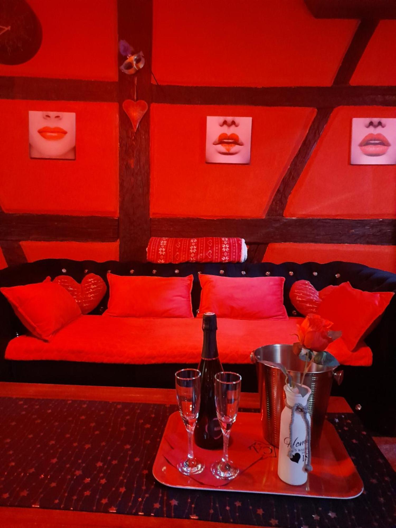 Love Room Le Rouge Et Noir Barr Eksteriør bilde